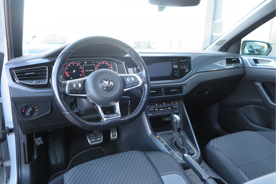 Volkswagen Polo 1.5 TSI 150pk DSG 3x R-line Highline Led , Panorama schuifdak, Virtual cockpit , Stoelverwarming , PDC, DAB+, Carplay, Achteruitrijcamera , LMV , etc.   (nieuwe APK)