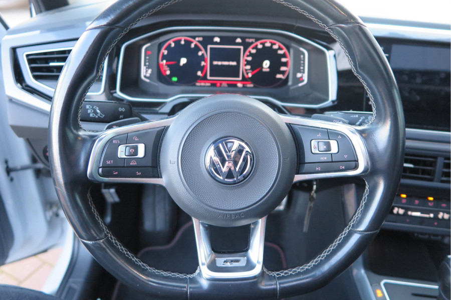 Volkswagen Polo 1.5 TSI 150pk DSG 3x R-line Highline Led , Panorama schuifdak, Virtual cockpit , Stoelverwarming , PDC, DAB+, Carplay, Achteruitrijcamera , LMV , etc.   (nieuwe APK)