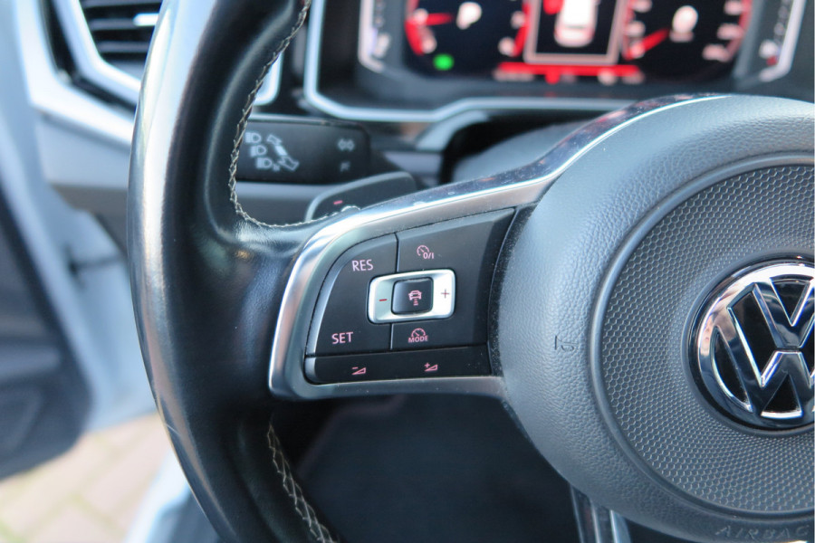 Volkswagen Polo 1.5 TSI 150pk DSG 3x R-line Highline Led , Panorama schuifdak, Virtual cockpit , Stoelverwarming , PDC, DAB+, Carplay, Achteruitrijcamera , LMV , etc.   (nieuwe APK)