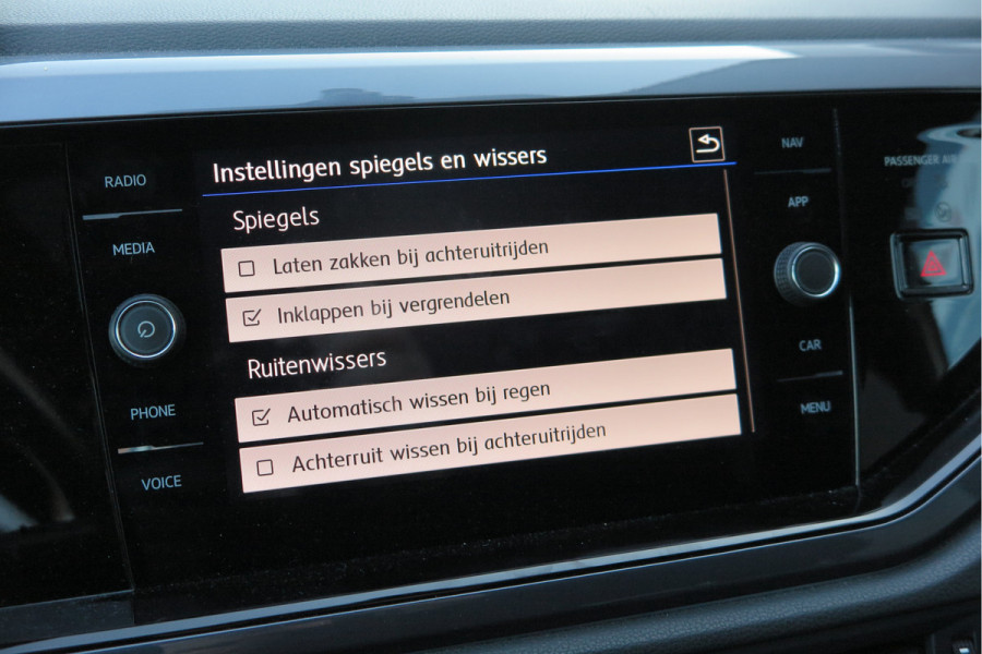 Volkswagen Polo 1.5 TSI 150pk DSG 3x R-line Highline Led , Panorama schuifdak, Virtual cockpit , Stoelverwarming , PDC, DAB+, Carplay, Achteruitrijcamera , LMV , etc.   (nieuwe APK)