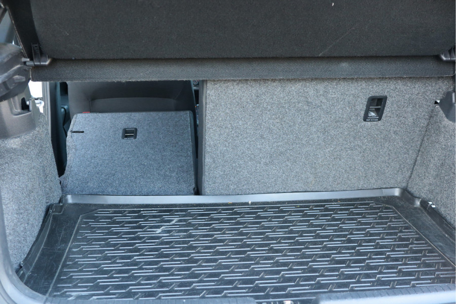 Volkswagen Polo 1.5 TSI 150pk DSG 3x R-line Highline Led , Panorama schuifdak, Virtual cockpit , Stoelverwarming , PDC, DAB+, Carplay, Achteruitrijcamera , LMV , etc.   (nieuwe APK)