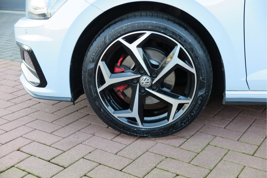 Volkswagen Polo 1.5 TSI 150pk DSG 3x R-line Highline Led , Panorama schuifdak, Virtual cockpit , Stoelverwarming , PDC, DAB+, Carplay, Achteruitrijcamera , LMV , etc.   (nieuwe APK)