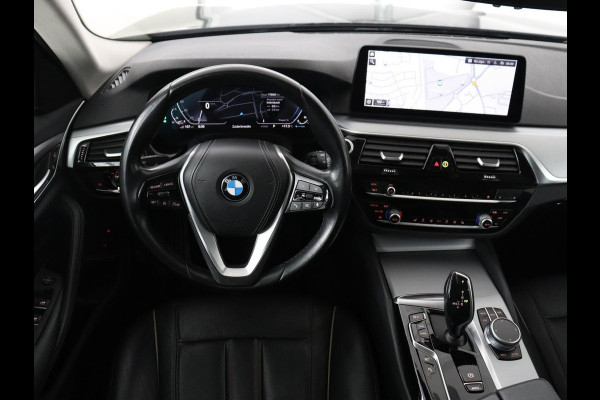 BMW 5 Serie 530e Executive | Leder | Trekhaak | Stoelverwarming | Live Cockpit | Carplay | Achterbankverwarming | Navigatie | Parkeerhulp |