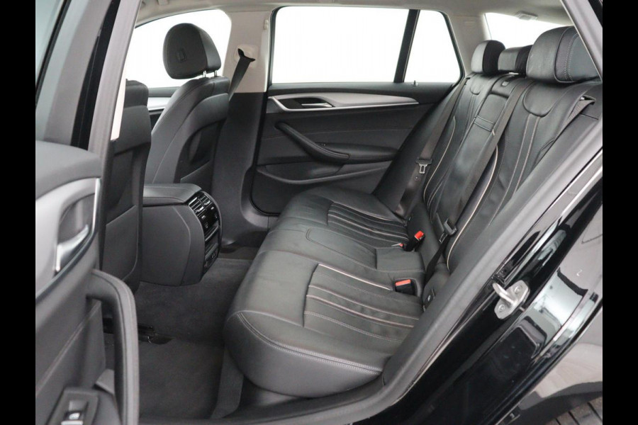 BMW 5 Serie 530e Executive | Leder | Trekhaak | Stoelverwarming | Live Cockpit | Carplay | Achterbankverwarming | Navigatie | Parkeerhulp |