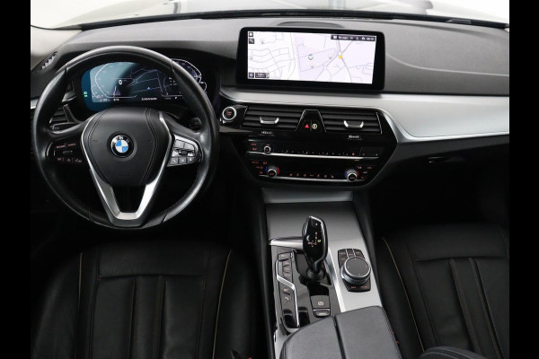 BMW 5 Serie 530e Executive | Leder | Trekhaak | Stoelverwarming | Live Cockpit | Carplay | Achterbankverwarming | Navigatie | Parkeerhulp |