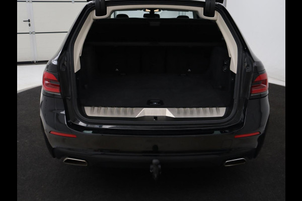 BMW 5 Serie 530e Executive | Leder | Trekhaak | Stoelverwarming | Live Cockpit | Carplay | Achterbankverwarming | Navigatie | Parkeerhulp |