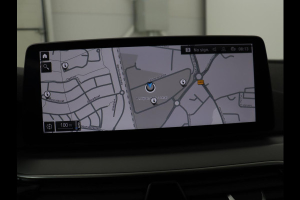 BMW 5 Serie 530e Executive | Leder | Trekhaak | Stoelverwarming | Live Cockpit | Carplay | Achterbankverwarming | Navigatie | Parkeerhulp |