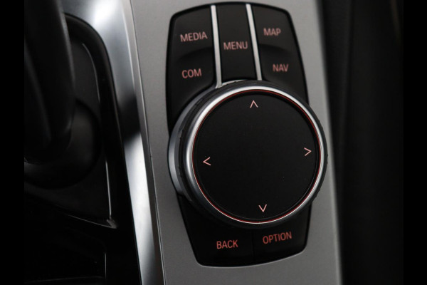 BMW 5 Serie 530e Executive | Leder | Trekhaak | Stoelverwarming | Live Cockpit | Carplay | Achterbankverwarming | Navigatie | Parkeerhulp |