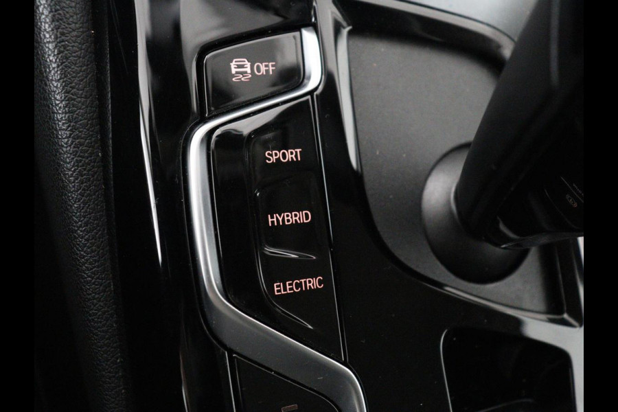 BMW 5 Serie 530e Executive | Leder | Trekhaak | Stoelverwarming | Live Cockpit | Carplay | Achterbankverwarming | Navigatie | Parkeerhulp |