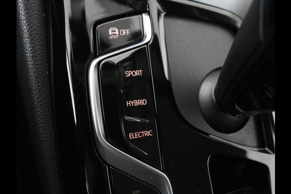 BMW 5 Serie 530e Executive | Leder | Trekhaak | Stoelverwarming | Live Cockpit | Carplay | Achterbankverwarming | Navigatie | Parkeerhulp |