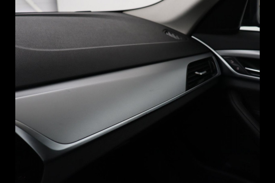 BMW 5 Serie 530e Executive | Leder | Trekhaak | Stoelverwarming | Live Cockpit | Carplay | Achterbankverwarming | Navigatie | Parkeerhulp |