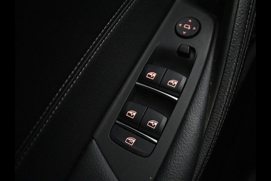 BMW 5 Serie 530e Executive | Leder | Trekhaak | Stoelverwarming | Live Cockpit | Carplay | Achterbankverwarming | Navigatie | Parkeerhulp |