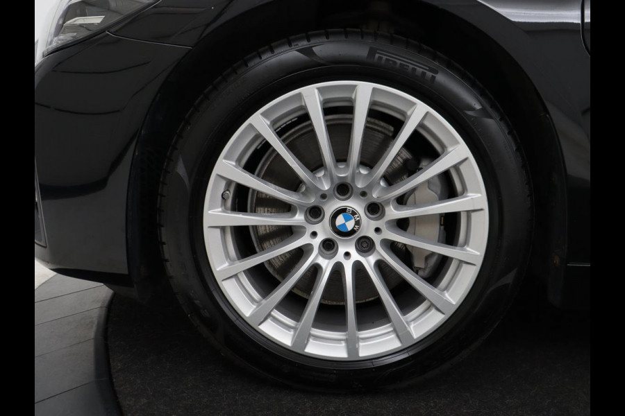 BMW 5 Serie 530e Executive | Leder | Trekhaak | Stoelverwarming | Live Cockpit | Carplay | Achterbankverwarming | Navigatie | Parkeerhulp |