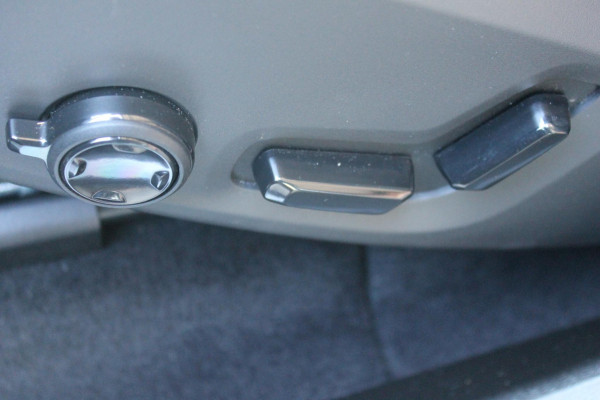 Volvo XC60 T8 455PK Automaat AWD Plus Black Edition Panoramisch schuif-kanteldak / Google infotainment / Adaptieve cruise control / 21" lichtmetalen velgen / Parkeersensoren voor en achter met camera