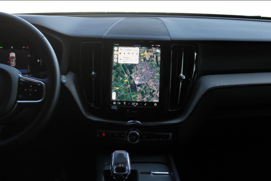 Volvo XC60 T8 455PK Automaat AWD Plus Black Edition Panoramisch schuif-kanteldak / Google infotainment / Adaptieve cruise control / 21" lichtmetalen velgen / Parkeersensoren voor en achter met camera