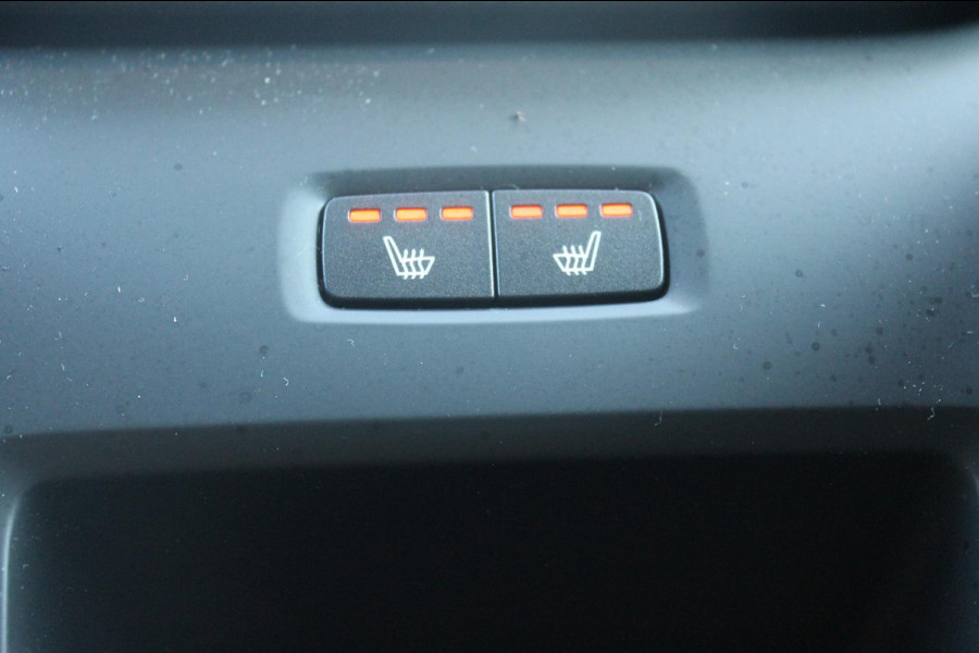 Volvo XC60 T8 455PK Automaat AWD Plus Black Edition Panoramisch schuif-kanteldak / Google infotainment / Adaptieve cruise control / 21" lichtmetalen velgen / Parkeersensoren voor en achter met camera