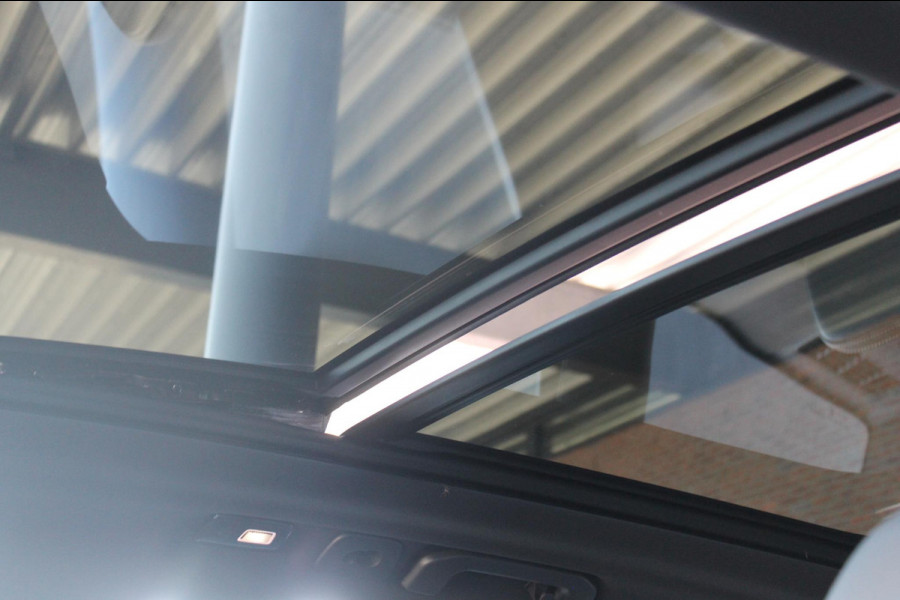 Volvo XC60 T8 455PK Automaat AWD Plus Black Edition Panoramisch schuif-kanteldak / Google infotainment / Adaptieve cruise control / 21" lichtmetalen velgen / Parkeersensoren voor en achter met camera