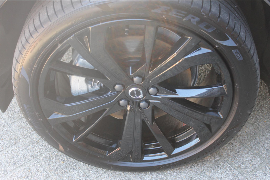 Volvo XC60 T8 455PK Automaat AWD Plus Black Edition Panoramisch schuif-kanteldak / Google infotainment / Adaptieve cruise control / 21" lichtmetalen velgen / Parkeersensoren voor en achter met camera