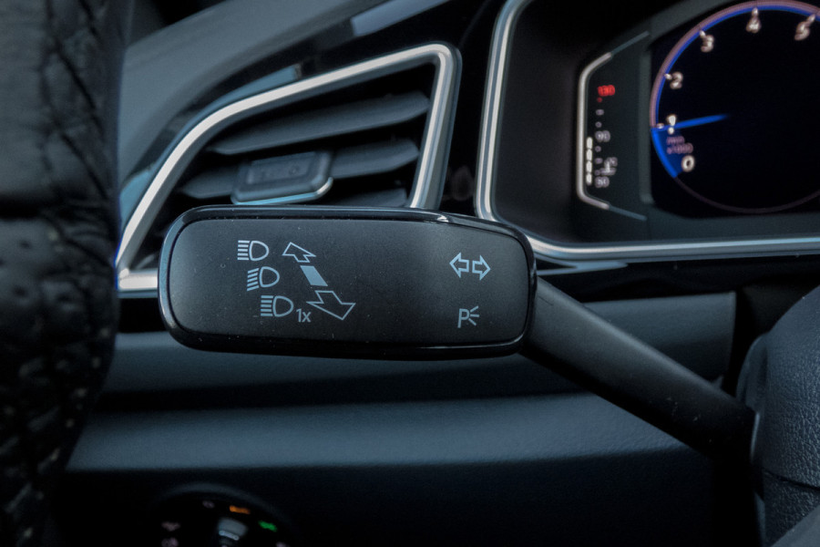 Volkswagen T-Roc 1.0 TSI R-Line Business | CAMERA | STOELVERWARMING | EERSTE EIGENAAR | ACC