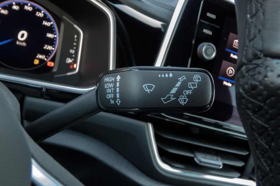 Volkswagen T-Roc 1.0 TSI R-Line Business | CAMERA | STOELVERWARMING | EERSTE EIGENAAR | ACC