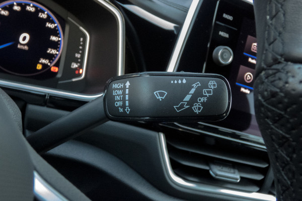 Volkswagen T-Roc 1.0 TSI R-Line Business | CAMERA | STOELVERWARMING | EERSTE EIGENAAR | ACC