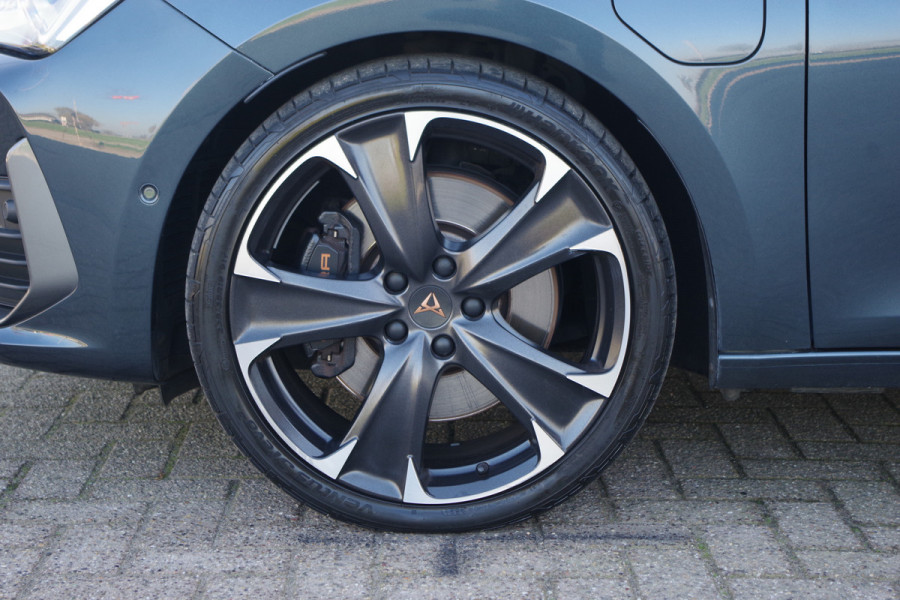 CUPRA Leon 1.4 e-Hybrid VZ 245 PK Adrenaline PHEV, Stuur-Startknop, WInterpakket, Camera, Carplay, 19" LM