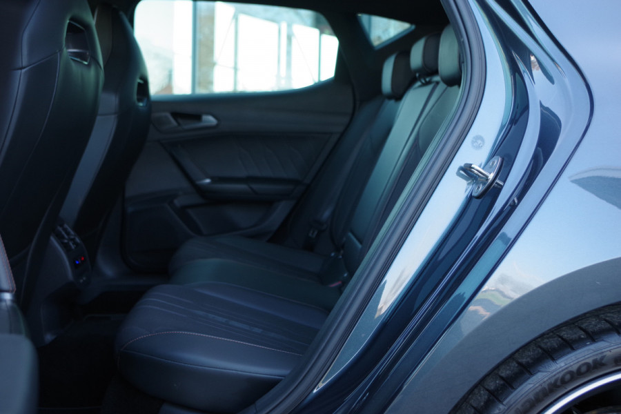 CUPRA Leon 1.4 e-Hybrid VZ 245 PK Adrenaline PHEV, Stuur-Startknop, WInterpakket, Camera, Carplay, 19" LM