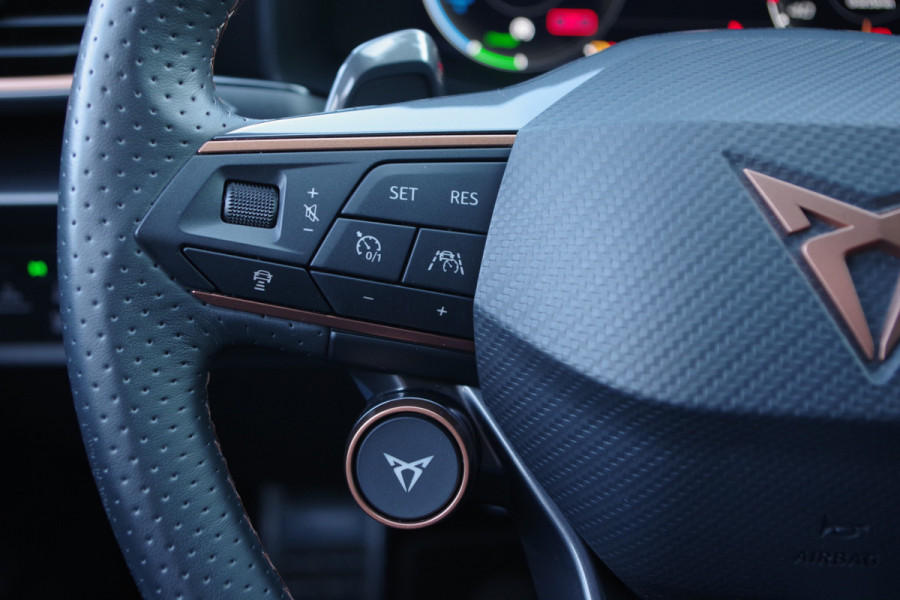 CUPRA Leon 1.4 e-Hybrid VZ 245 PK Adrenaline PHEV, Stuur-Startknop, WInterpakket, Camera, Carplay, 19" LM