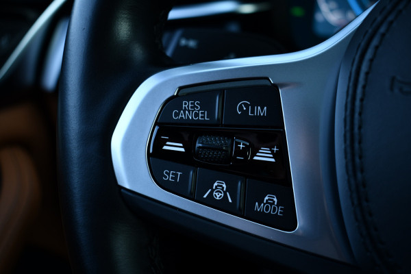 BMW 5 Serie 545e xDrive M-Sport Pano ACC HUD 20inch 360 Laser HiFi Adp-demping