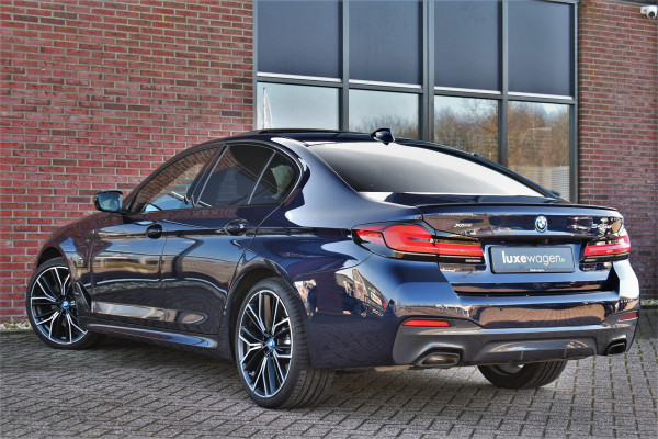 BMW 5 Serie 545e xDrive M-Sport Pano ACC HUD 20inch 360 Laser HiFi Adp-demping