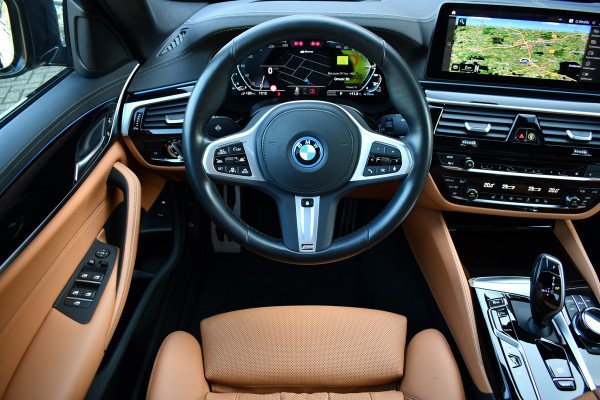 BMW 5 Serie 545e xDrive M-Sport Pano ACC HUD 20inch 360 Laser HiFi Adp-demping