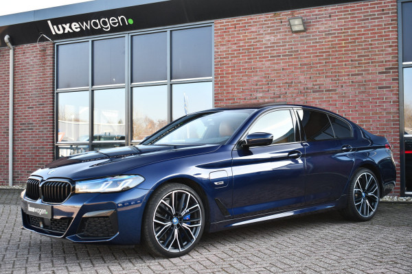 BMW 5 Serie 545e xDrive M-Sport Pano ACC HUD 20inch 360 Laser HiFi Adp-demping