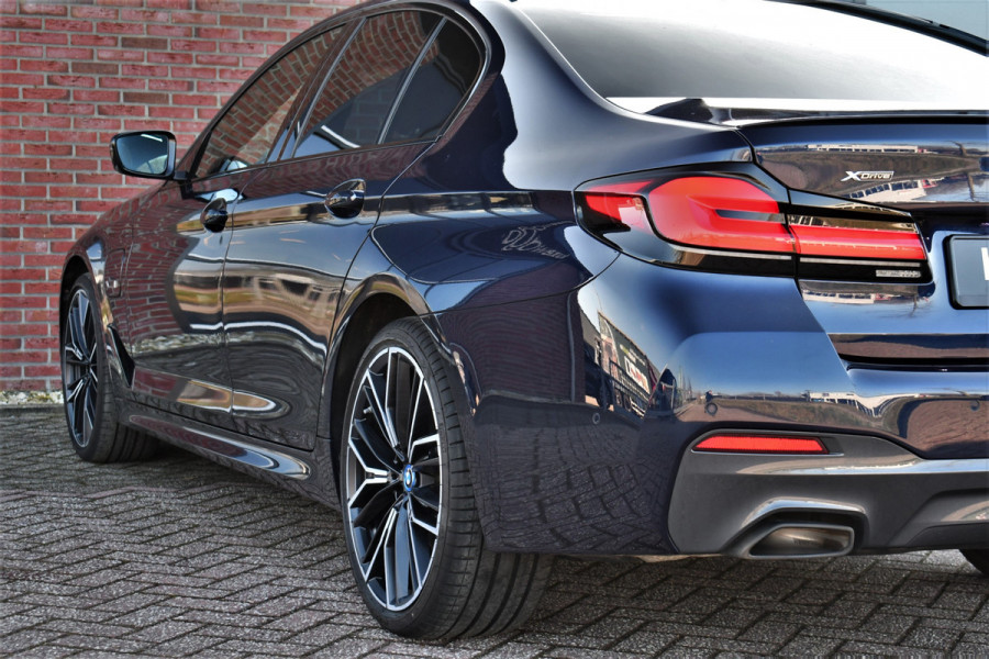 BMW 5 Serie 545e xDrive M-Sport Pano ACC HUD 20inch 360 Laser HiFi Adp-demping
