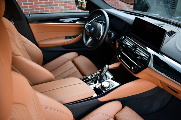 BMW 5 Serie 545e xDrive M-Sport Pano ACC HUD 20inch 360 Laser HiFi Adp-demping