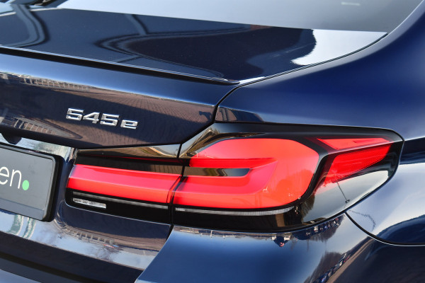BMW 5 Serie 545e xDrive M-Sport Pano ACC HUD 20inch 360 Laser HiFi Adp-demping