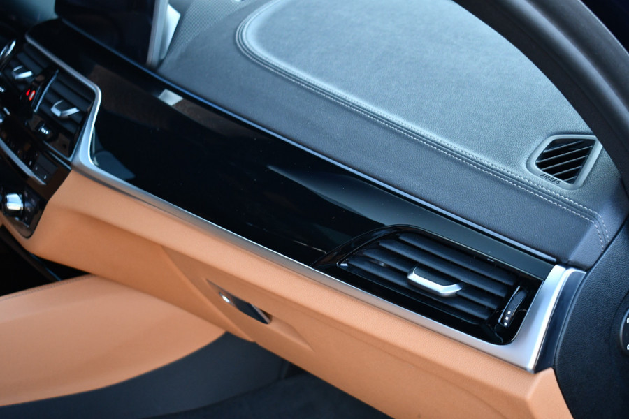 BMW 5 Serie 545e xDrive M-Sport Pano ACC HUD 20inch 360 Laser HiFi Adp-demping