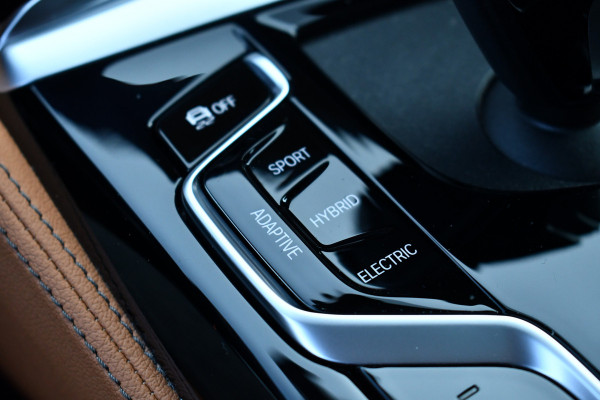 BMW 5 Serie 545e xDrive M-Sport Pano ACC HUD 20inch 360 Laser HiFi Adp-demping