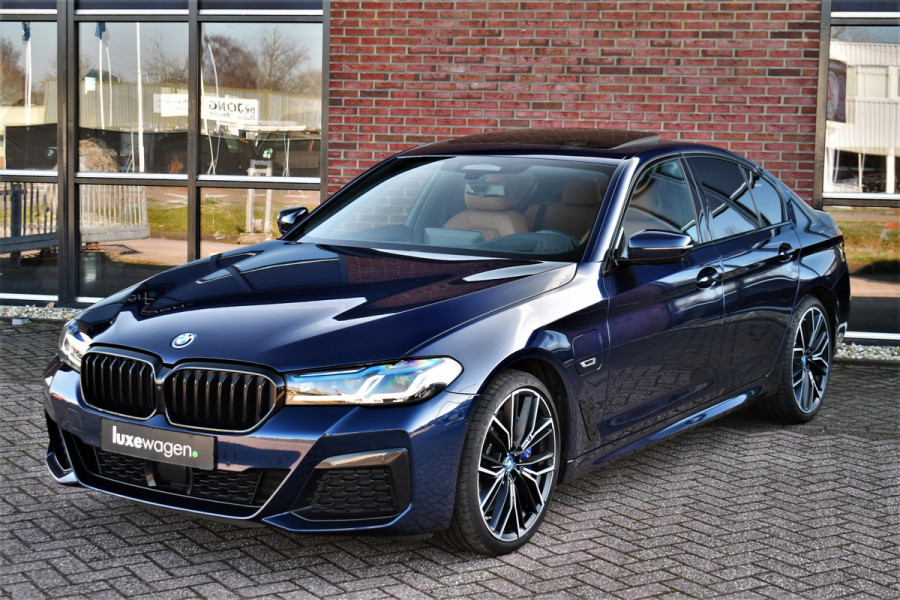 BMW 5 Serie 545e xDrive M-Sport Pano ACC HUD 20inch 360 Laser HiFi Adp-demping