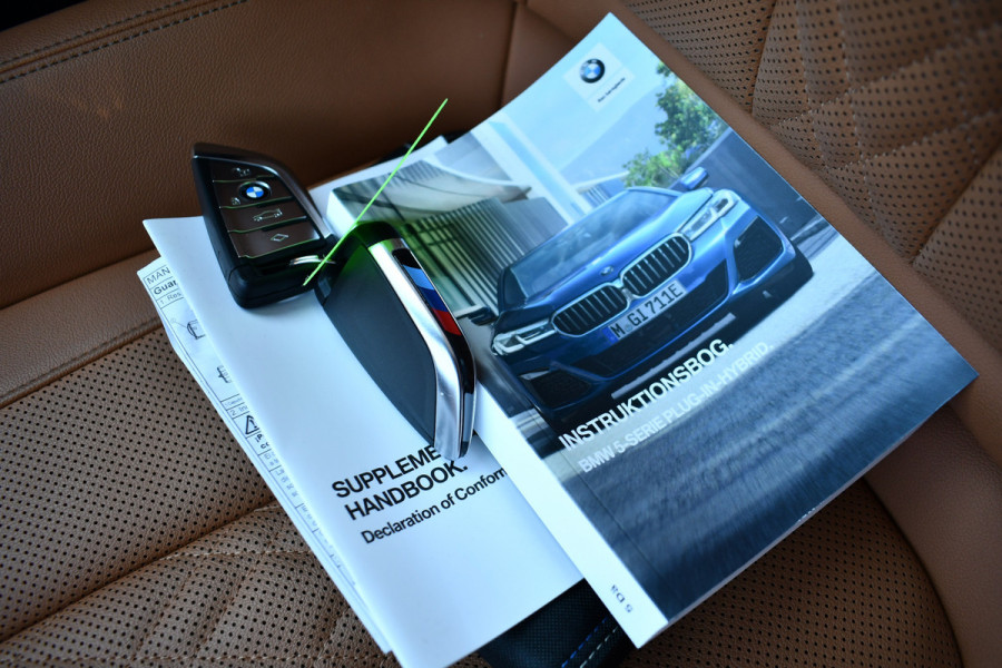 BMW 5 Serie 545e xDrive M-Sport Pano ACC HUD 20inch 360 Laser HiFi Adp-demping