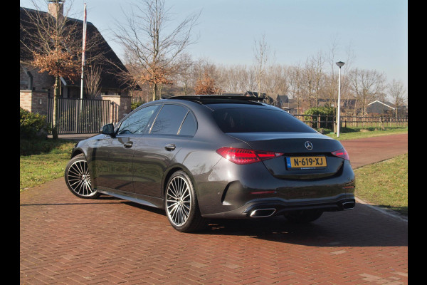 Mercedes-Benz C-Klasse 180 AMG Line | AMG-Pakket | Panoramadak | Camera | Sfeerverlichting | Burmester | NL-Auto |
