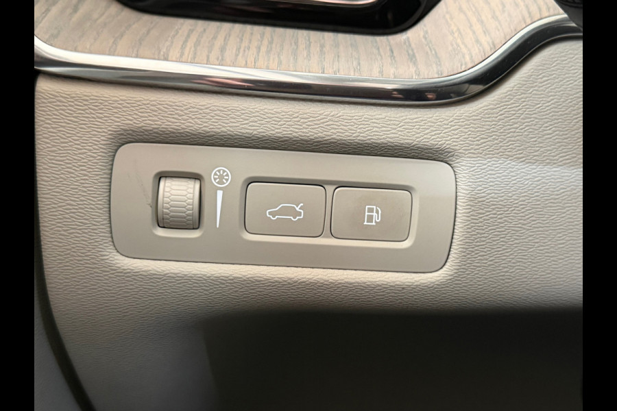 Volvo XC60 2.0 T6 Plug-in AWD Inscription | VOL! | Pano | Luchtvering | Trekhaak | Xenium Pakket | Int.Safe PRO Pakket | HUD | NAP