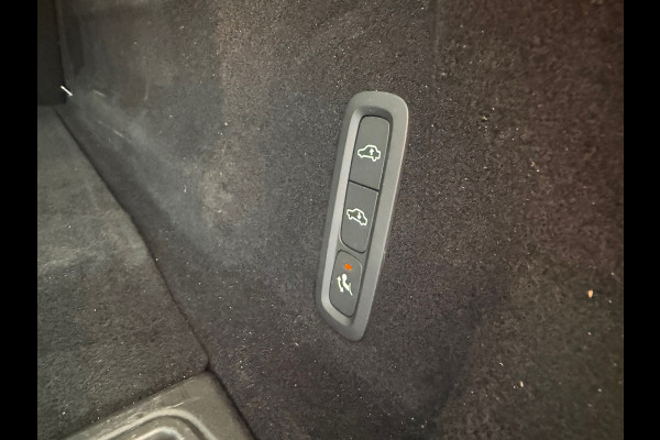 Volvo XC60 2.0 T6 Plug-in AWD Inscription | VOL! | Pano | Luchtvering | Trekhaak | Xenium Pakket | Int.Safe PRO Pakket | HUD | NAP