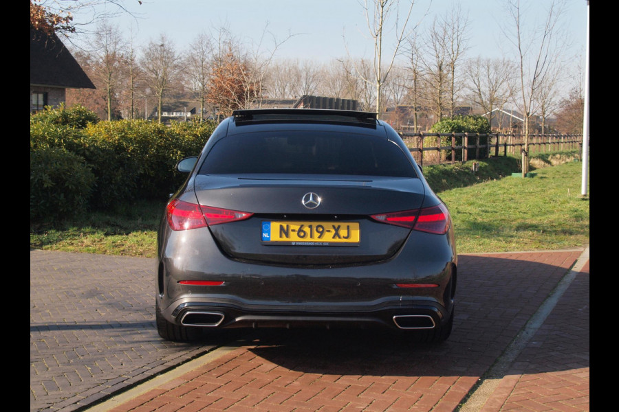 Mercedes-Benz C-Klasse 180 AMG Line | AMG-Pakket | Panoramadak | Camera | Sfeerverlichting | Burmester | NL-Auto |