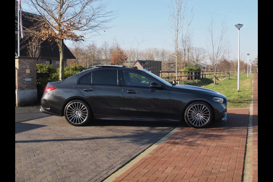 Mercedes-Benz C-Klasse 180 AMG Line | AMG-Pakket | Panoramadak | Camera | Sfeerverlichting | Burmester | NL-Auto |