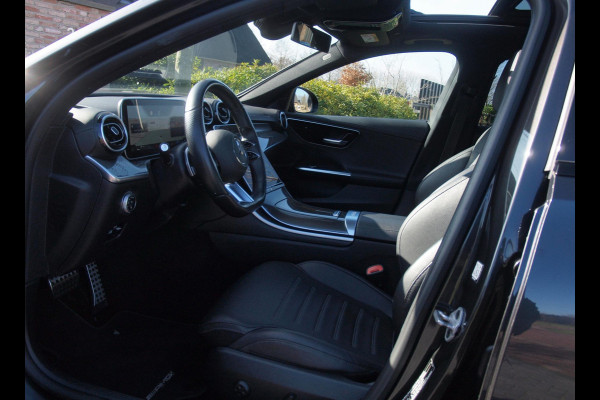 Mercedes-Benz C-Klasse 180 AMG Line | AMG-Pakket | Panoramadak | Camera | Sfeerverlichting | Burmester | NL-Auto |