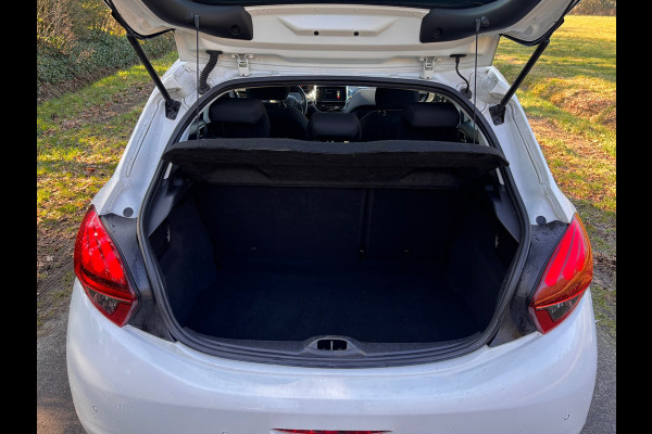 Peugeot 208 1.2 PureTech Signature | Cruise + Navi + " 151.000 " KM NAP |