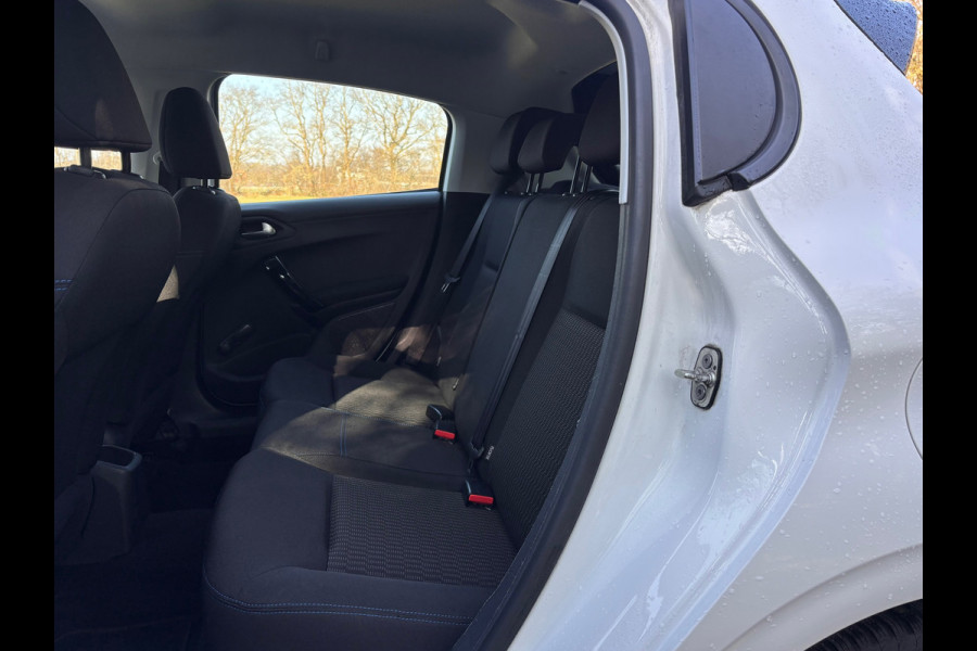 Peugeot 208 1.2 PureTech Signature | Cruise + Navi + " 151.000 " KM NAP |