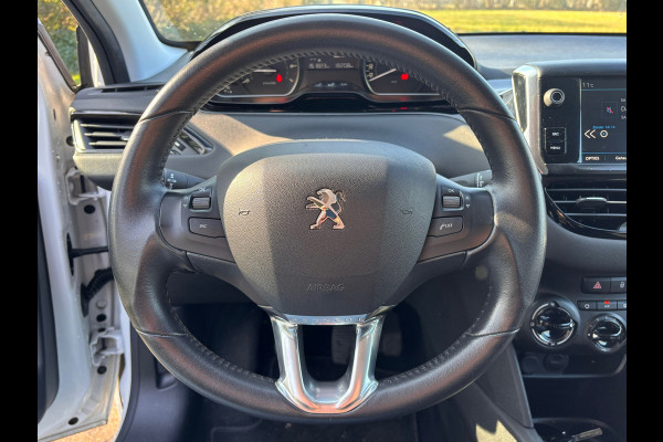 Peugeot 208 1.2 PureTech Signature | Cruise + Navi + " 151.000 " KM NAP |