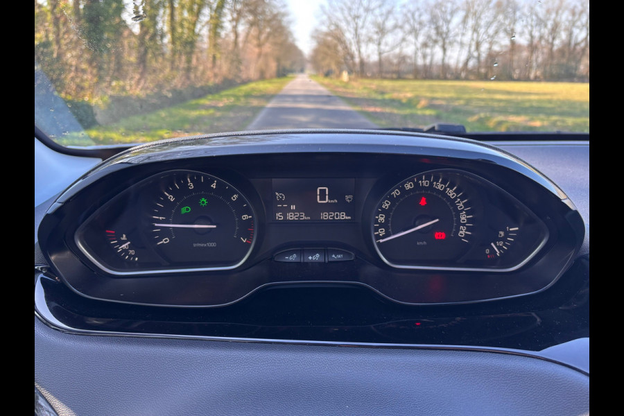 Peugeot 208 1.2 PureTech Signature | Cruise + Navi + " 151.000 " KM NAP |