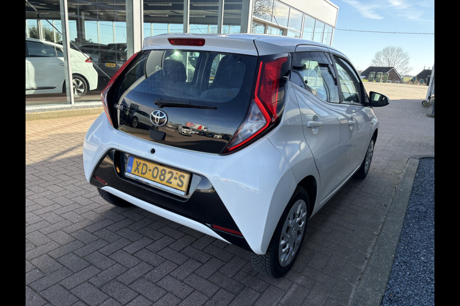 Toyota Aygo 1.0 VVT-i X-Play 5-drs. CAMERA/CARPLAY/LIMITER/AIRCO/MEDIA